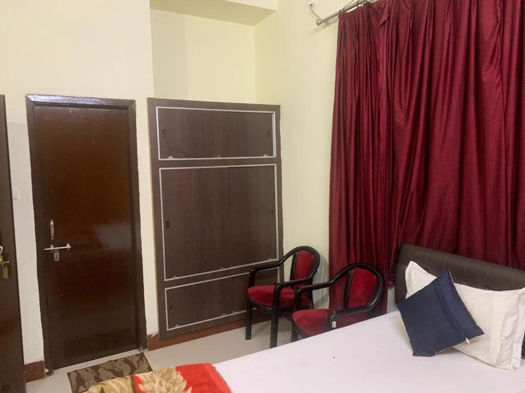 Narendra Guest House Kakarmatha Экстерьер фото